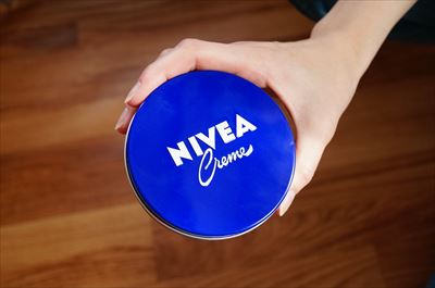 ニベアの青缶